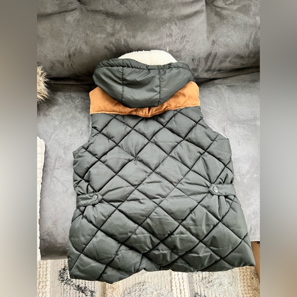 Two H&M vests - Picture 7 of 11